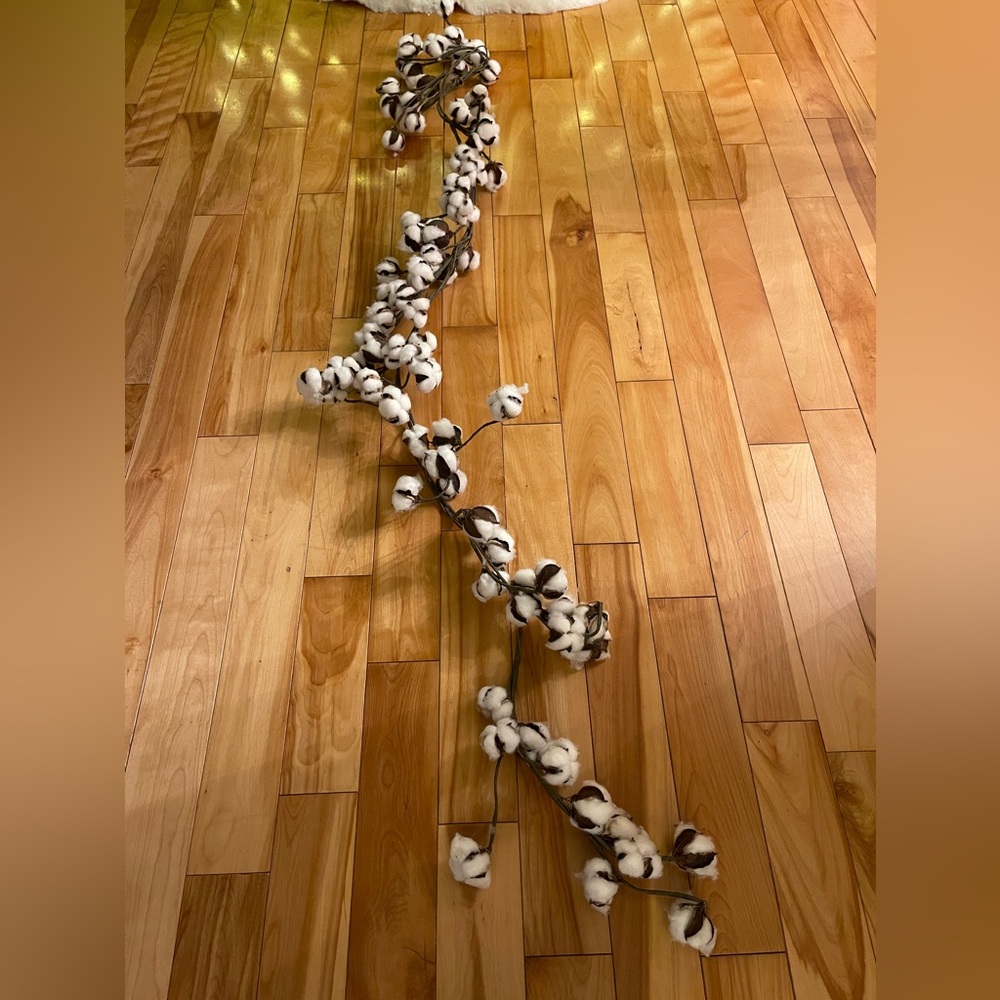 Cotton Garland  NWOT